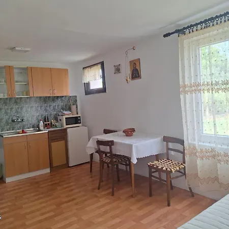 Apartment Topole 2 Stapar